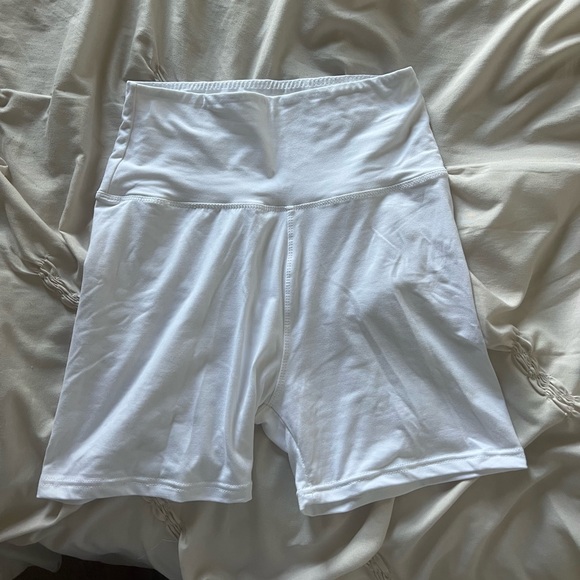 Amazon White Biker Shorts NWOT - Picture 2 of 3